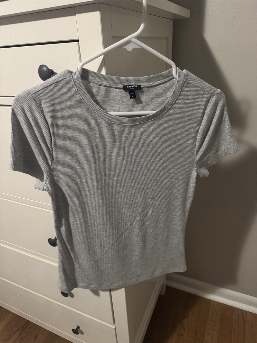 Express Women’s Gray Fitted Ribbed Short Sleeve Tee